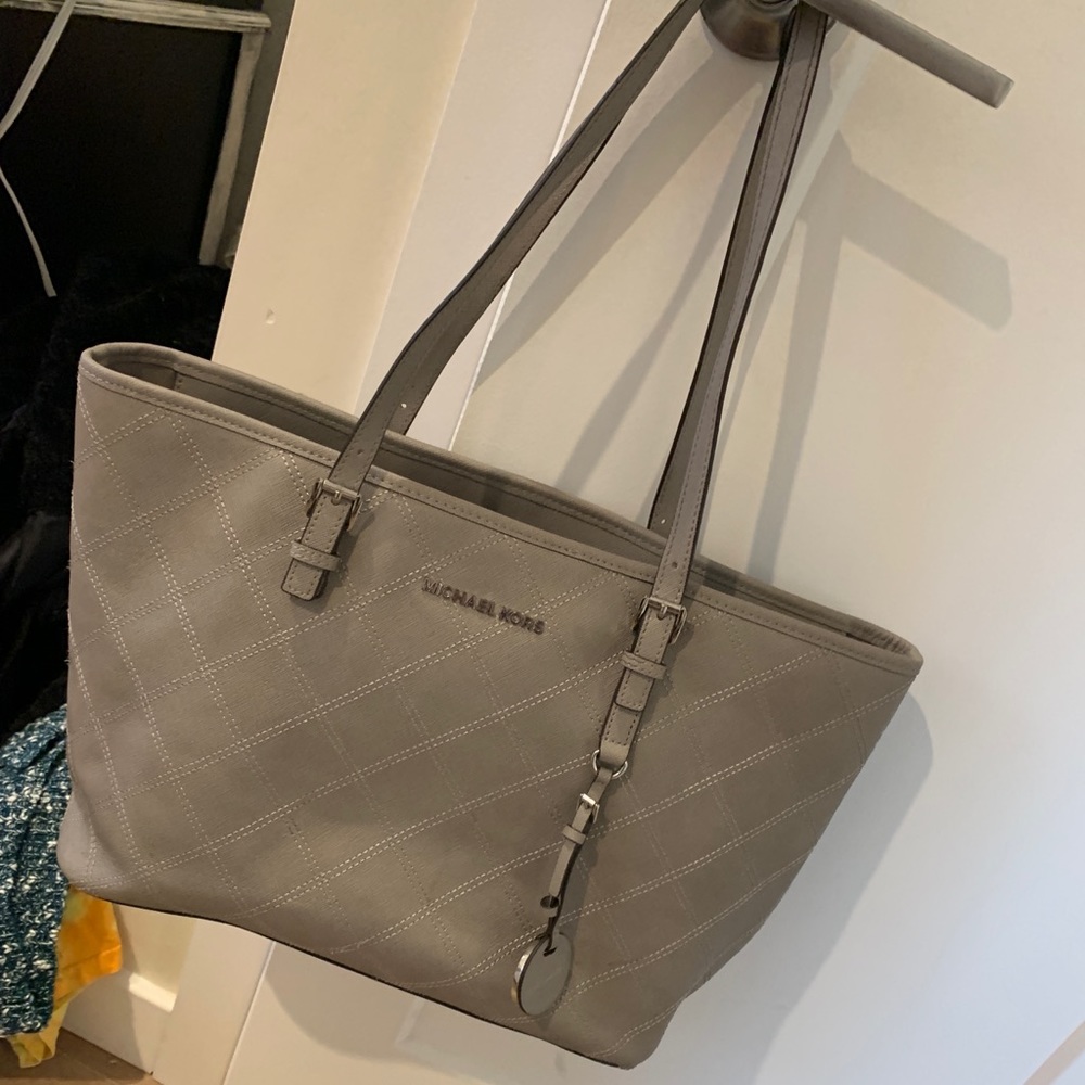 Micheal Kors purse